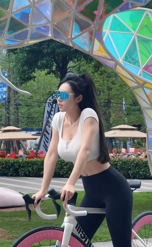 What's the name of this pornstar?