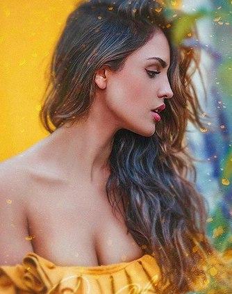 She looks like Eiza Gonzalez What is the title of the photo set? The full photo set? 