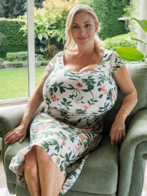 What's the name of this pornstar?