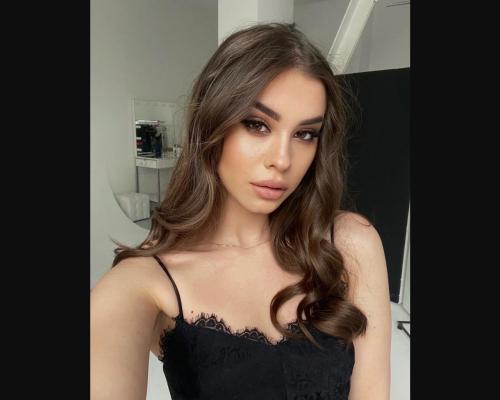 What's the name of this pornstar?