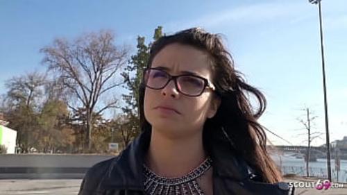 What's the name of this pornstar?
