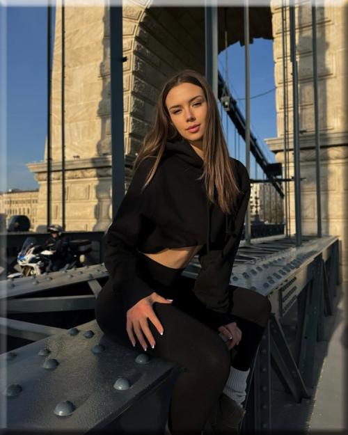 What's the name of this pornstar?