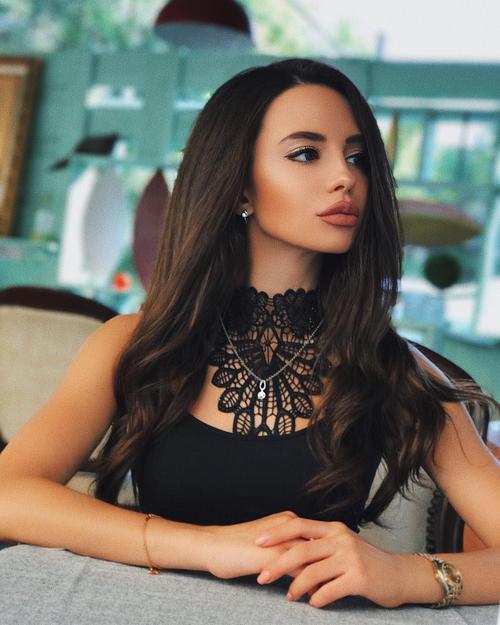 What's the name of this pornstar?