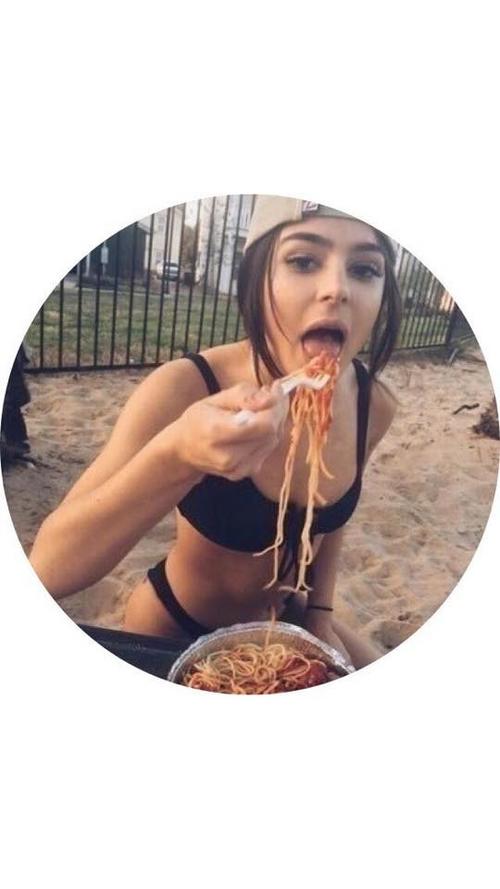 What's the name of this pornstar?