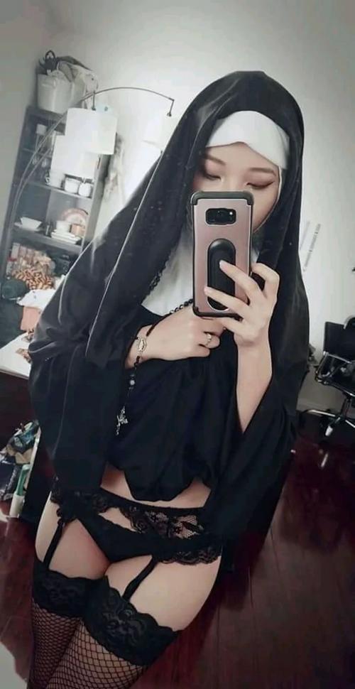 What's the name of this pornstar?