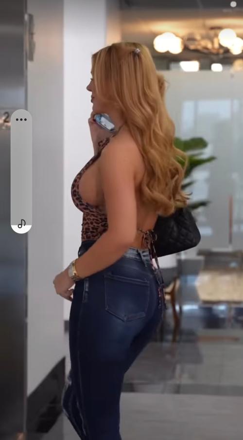 What's the name of this pornstar?