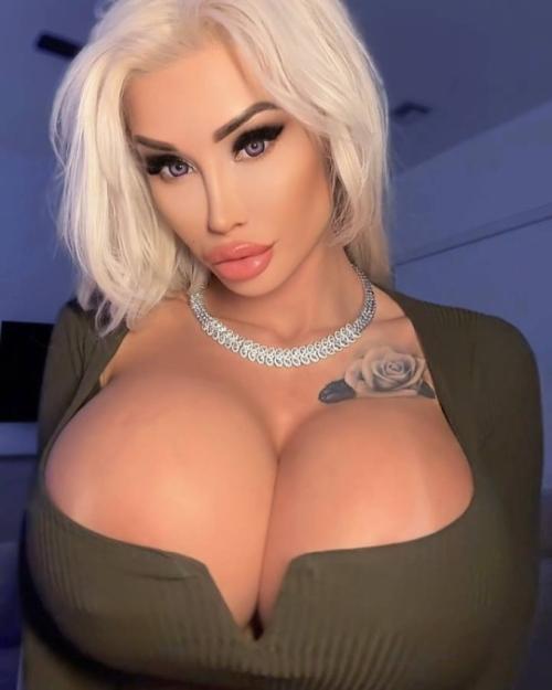 What's the name of this pornstar?