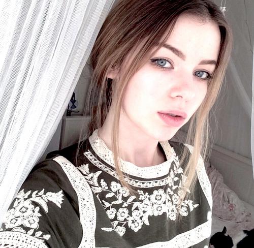 some Reddit chick, Mrs-Mourinho: http://www.imagefap.com/pictures/6212929/Reddit-Mrs-Mourinho