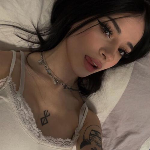 What's the name of this pornstar?