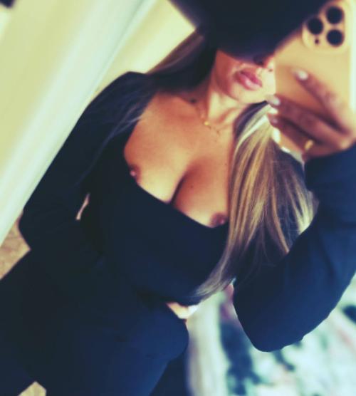 What's the name of this pornstar?