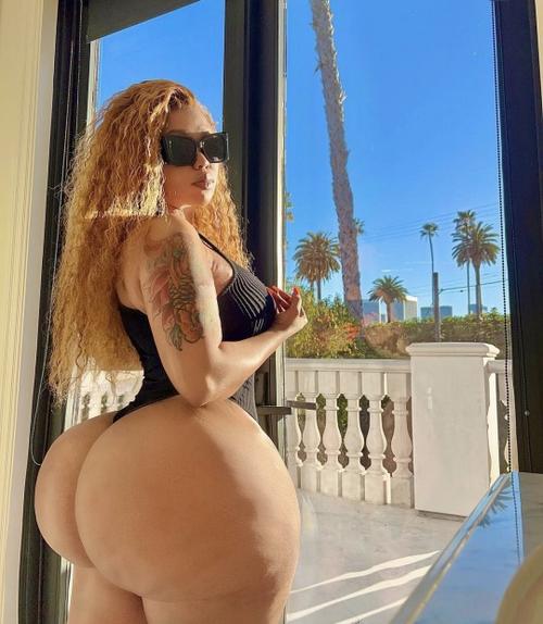 What's the name of this pornstar?